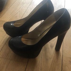 Massimo black pumps